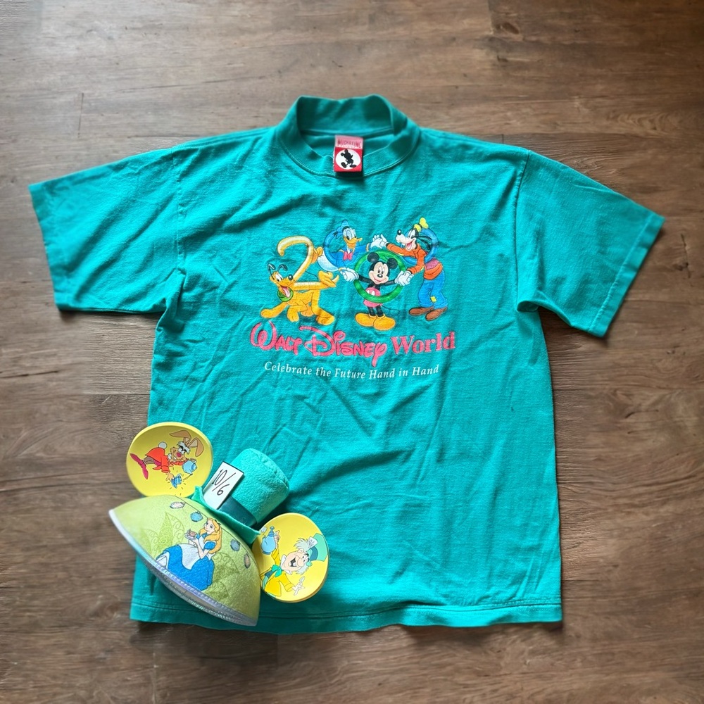 Vintage Disney Teal T-Shirt with Disney Parks Alice in Wonderland Hat 🧢